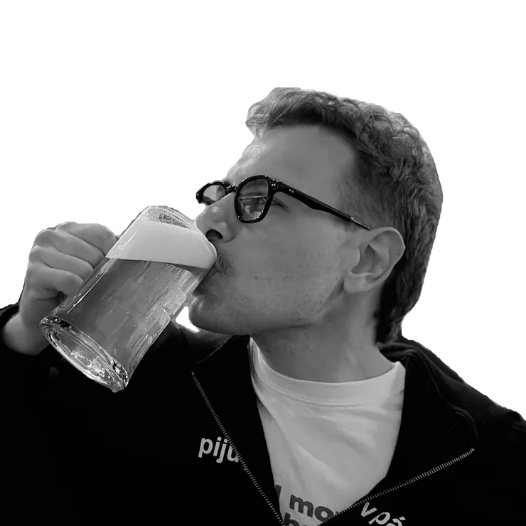 Tomáš Mach drinking a beer